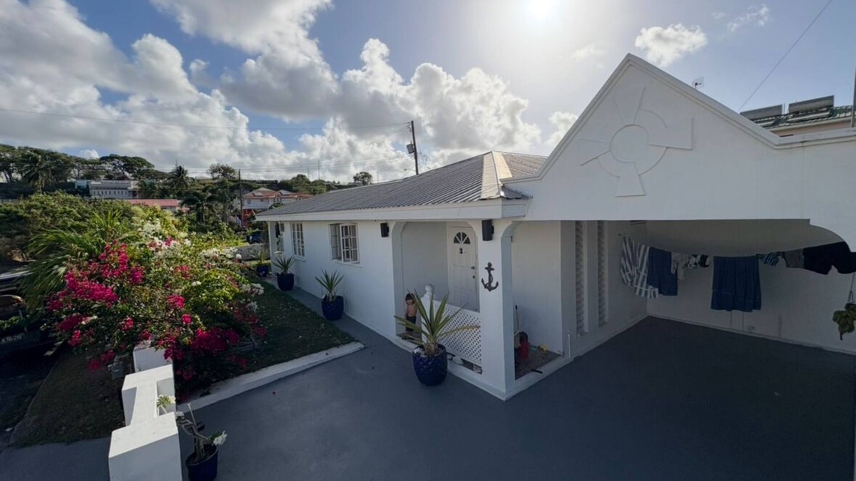 Welches House | Anchor Villa , 4 bedroom single family home nSteps to the beach .