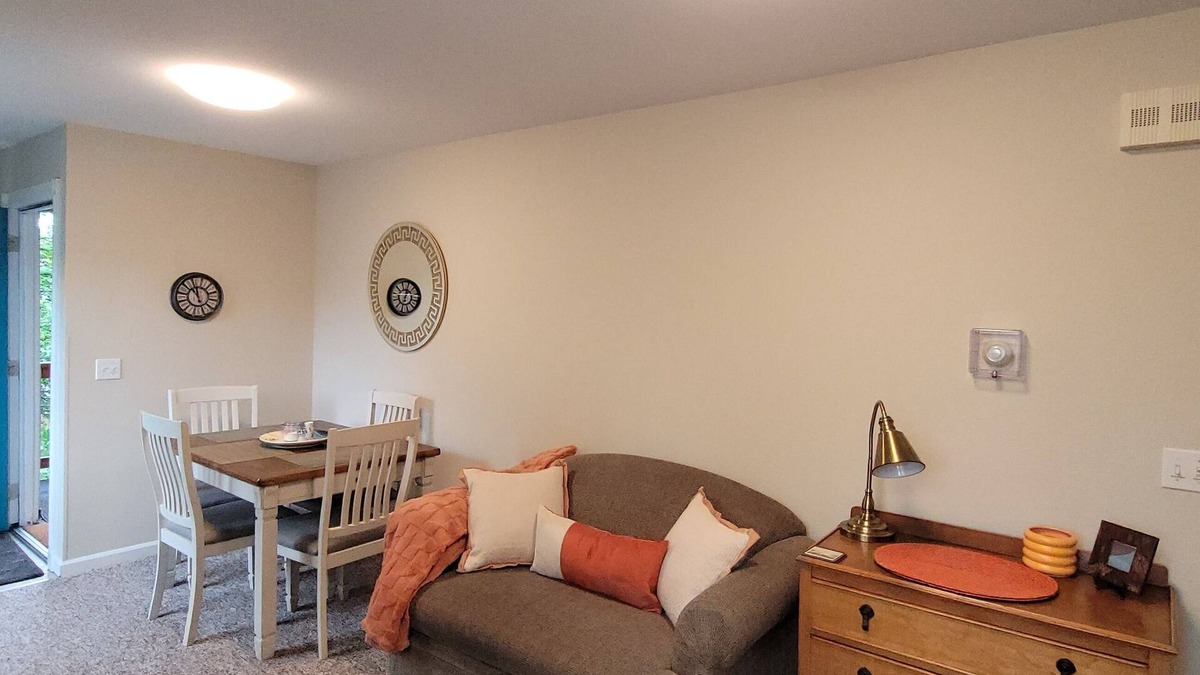 Downtown Anchorage Condo | Anchorage furnished 2 bed suite w/Murphy bed/desk, laundry room & free parking.