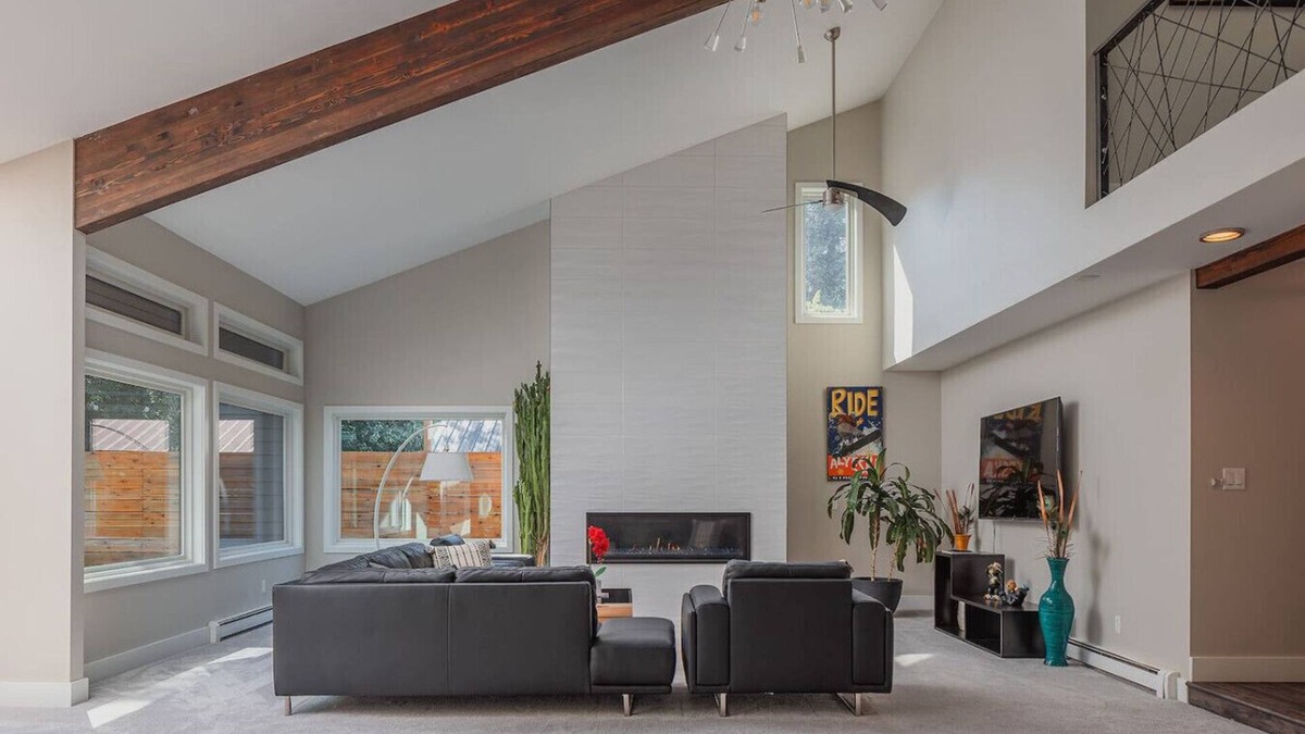 South Addition House | Anchorage Grand Home Downtown