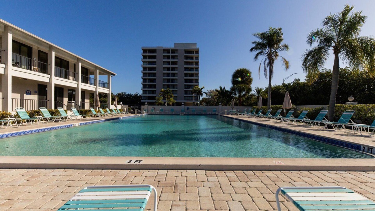 Siesta Key Condo | Anchorage Resort 3 bedroom Luxury Condo w Balcony, Pool Table, Near Beach 0891