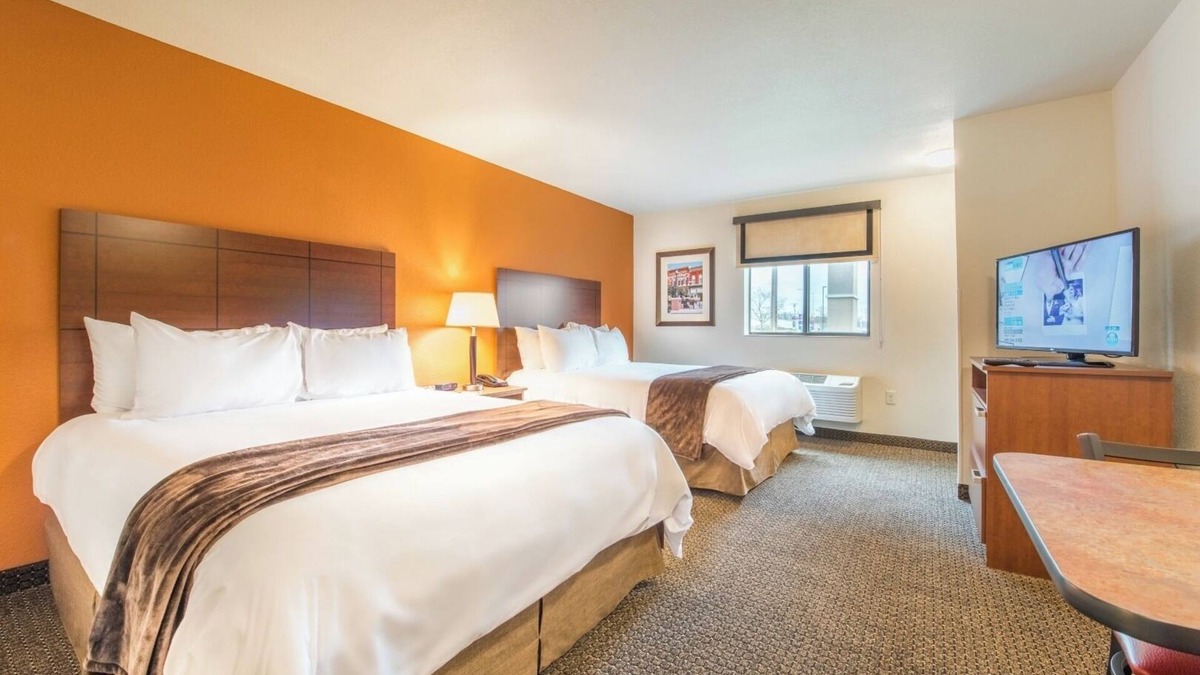 Midtown Anchorage Hotel | Anchorage Stays with Free Parking, Pet-Friendly Rooms and Kitchenettes