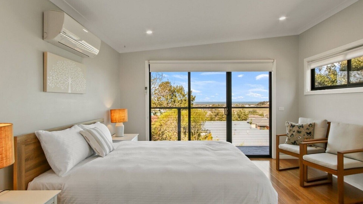 Lakes Entrance House | Anchored on Capes - Lakes Entrance