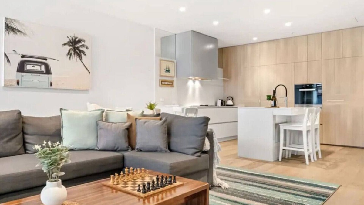 Mornington Apartment | Anchors Away | Escape in the heart of Mornington