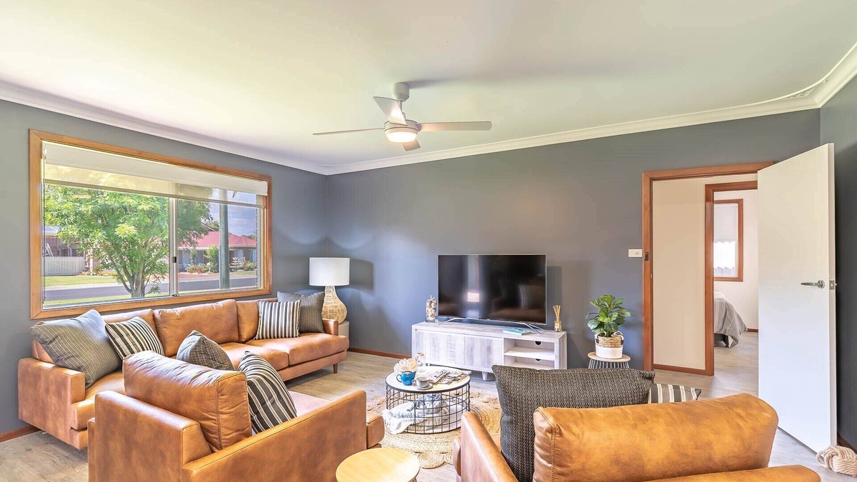 Geographe House | Anchors Away- Large secure backyard