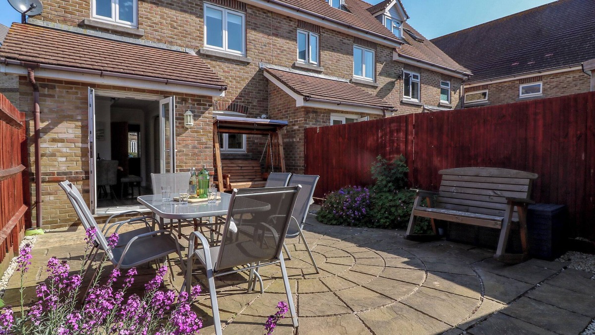 Weymouth House | ANCHORS AWAY, pet friendly, with a garden in Weymouth
