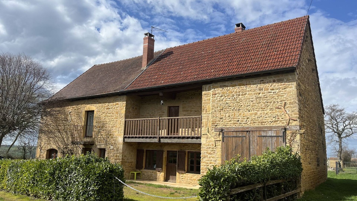 Saint-Julien-de-Civry House | Ancienne Ferme Rénovée Avec Piscine Privée au Calme Absolu sud Bourgogne