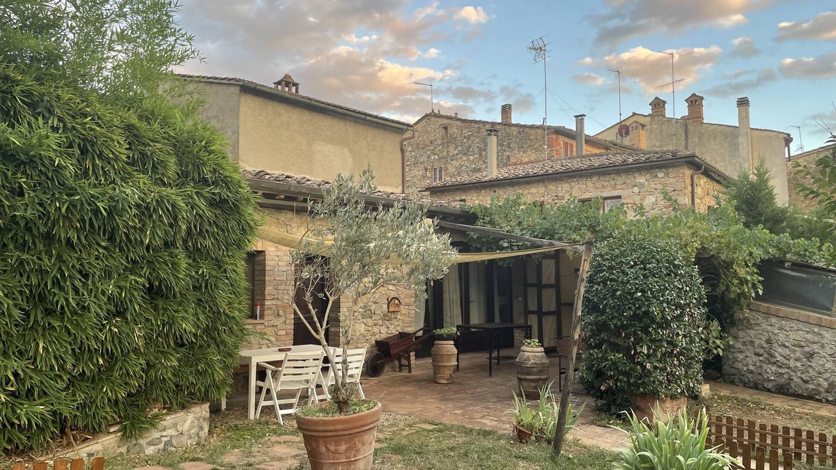 Vescovado House | Ancient Residences Bishopric A House in the Woods