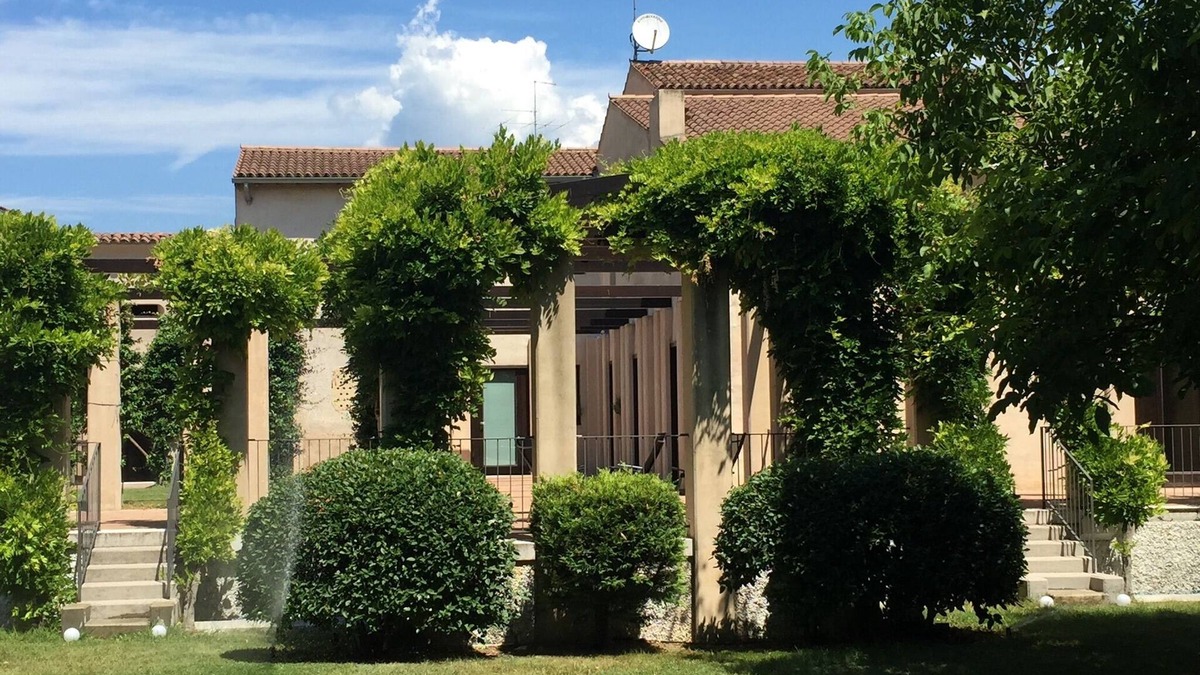 Sandra Villa | Ancient villa renovated in the central context of the Sandrà hamlet