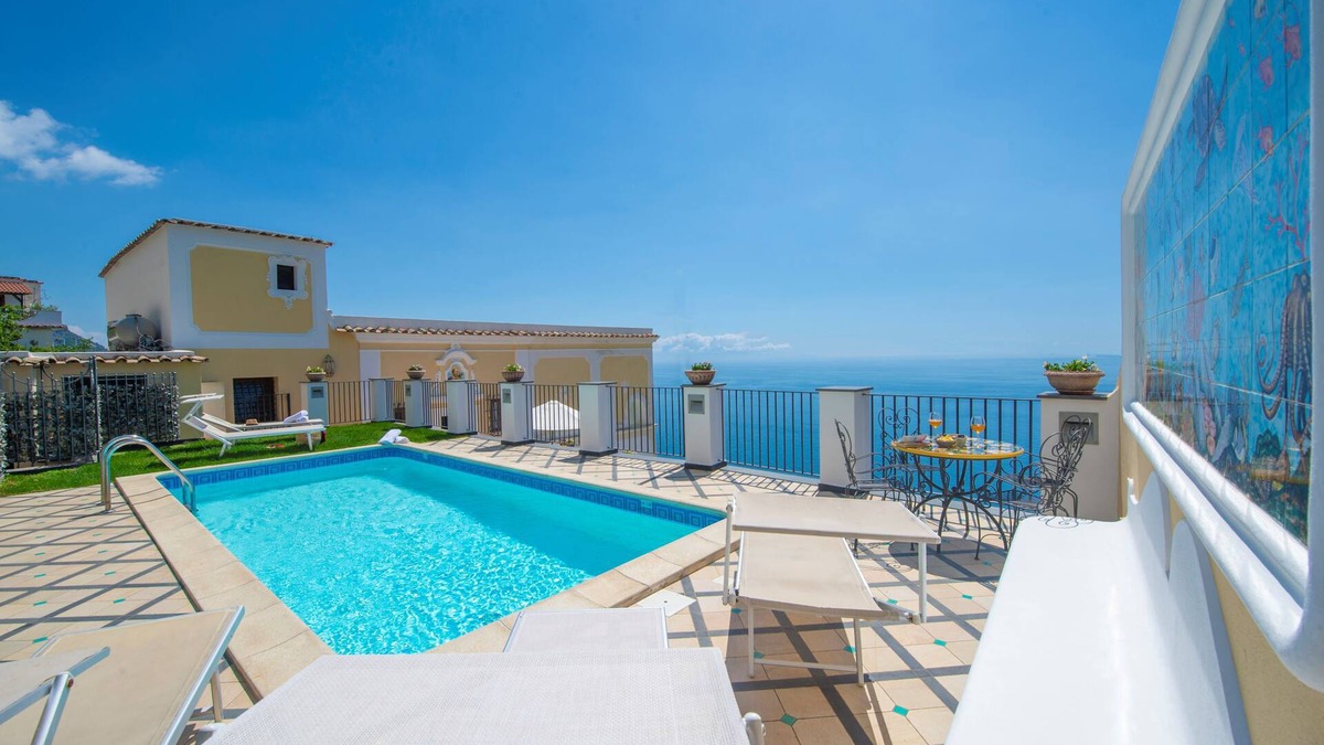 Praiano Villa | Ancient villa with fantastic sea view and swimming pool just a few minutes from Positano