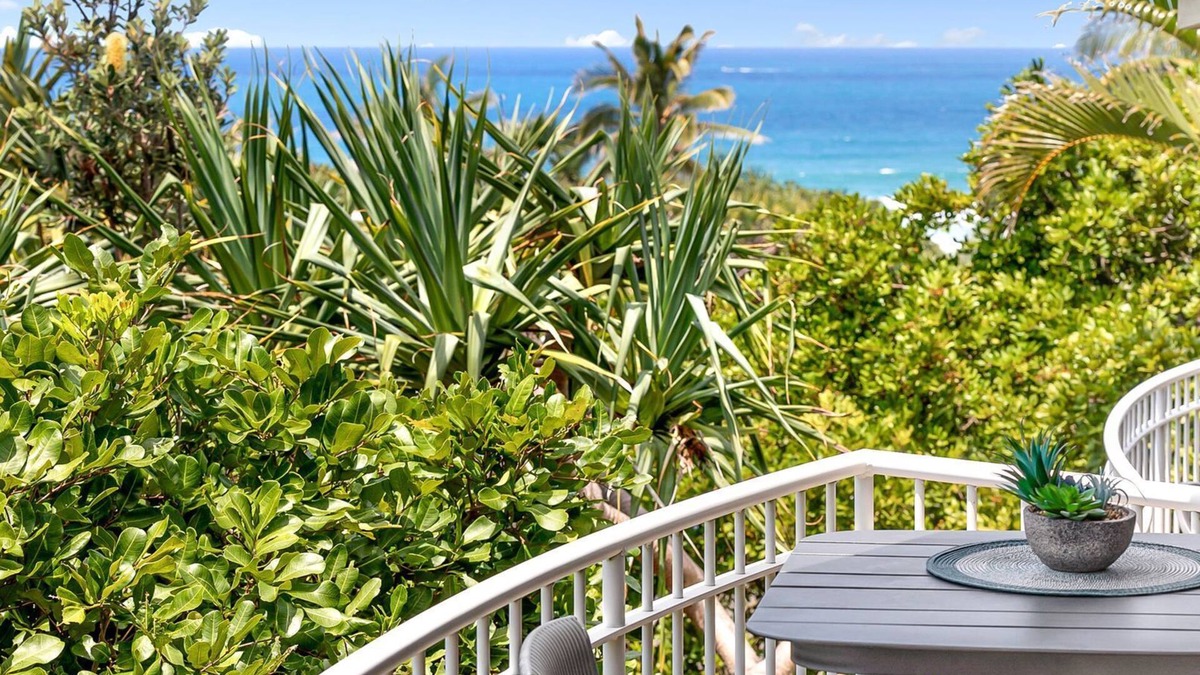 Sunshine Beach Apartment | Andari Apartment 2, Sunshine Beach, Beachfront Street and just steps to Surf-club