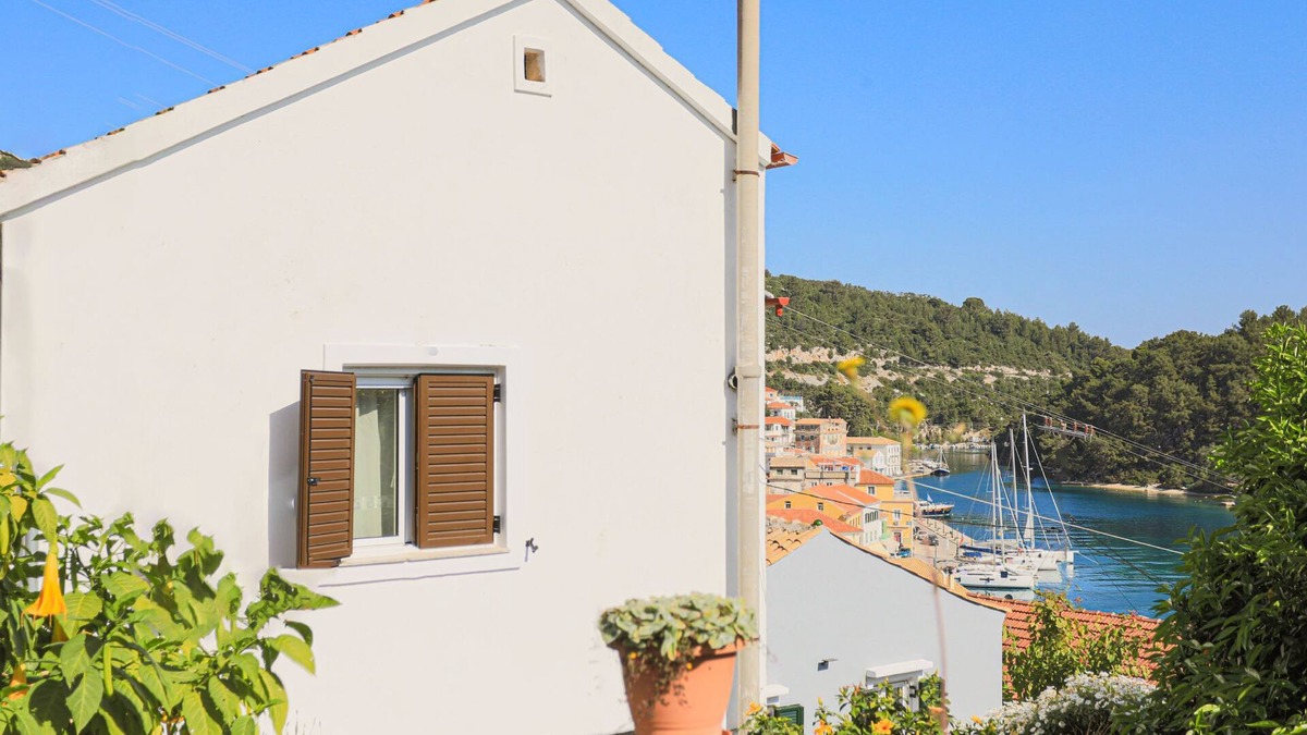 Gaios Apartment | Andromaxi Apt: Idyllic Stay in Gaios, Paxos - Sea Views & WiFi