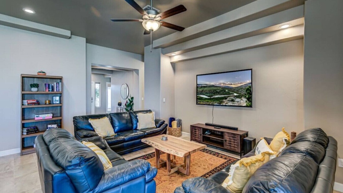 Las Cruces House | Andromeda · Desert Retreat Near Red Hawk Golf Course