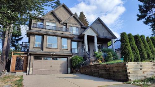Surrey House | Angela's Private Suites