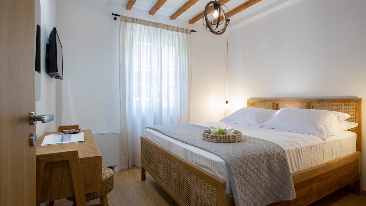 Lefkada House | Angestrale Wood-Cosy Apartment in the city center