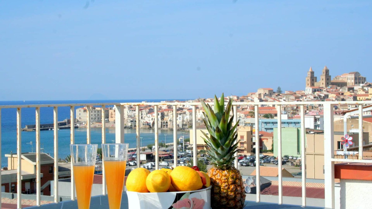 Cefalu Apartment | Angie's Apartment "Private Parking- 500mt by the sea"