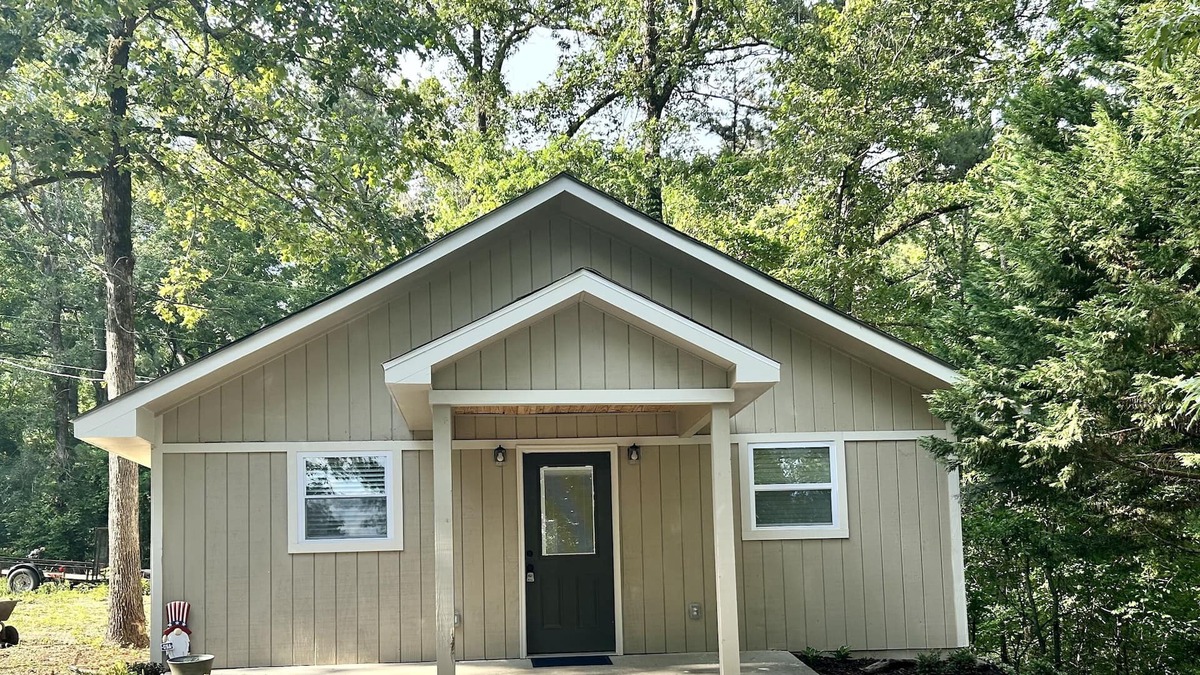 Titus Cabin | Angler’s Away on Lake Jordan-No Cleaning Fee!