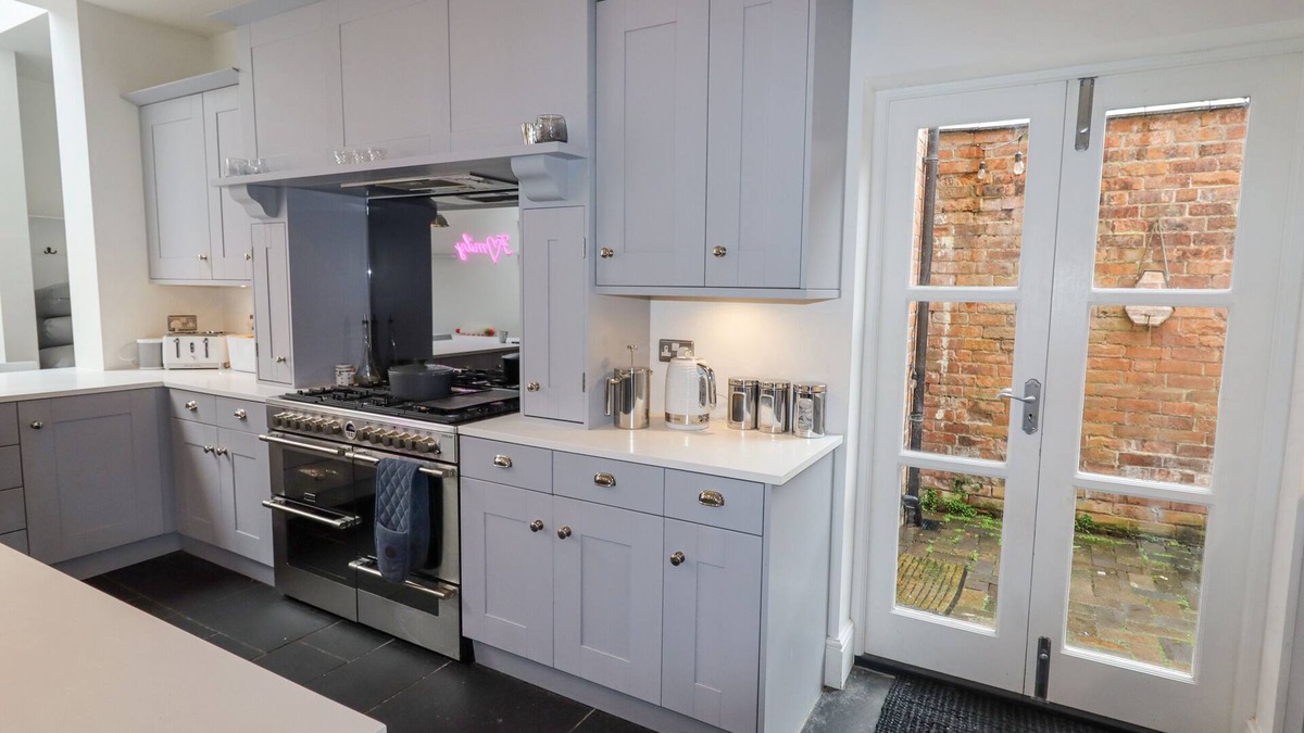 Nantwich Cottage | ANGLESEY HOUSE, pet friendly, luxury holiday cottage in Nantwich