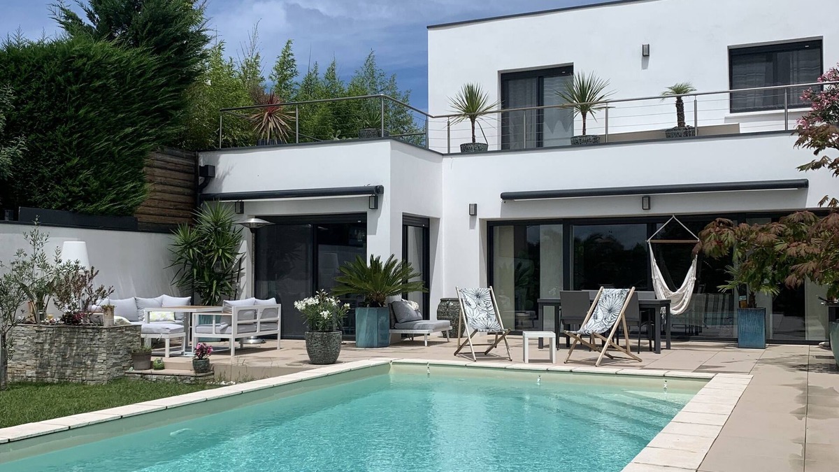 Anglet House | ANGLET, 8 pers COAST HOUSE WITH SWIMMING POOL, NEAR THE BEACH, cycle path, GOLF