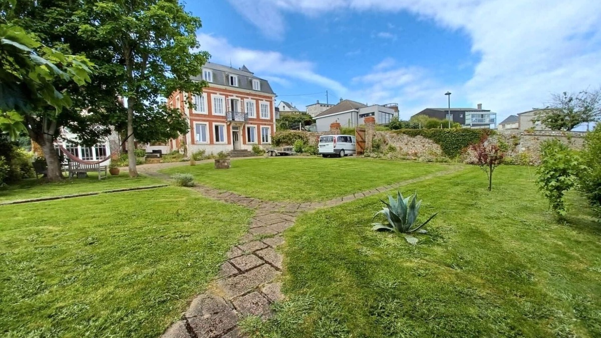 Fecamp House | Anglo-Norman villa, 200m from the beach, sea view, 200m from the port shops