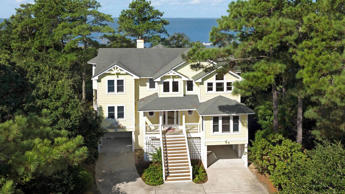 Corolla Light House | Animal House: Soundfront, Hot Tub, Dog-Friendly