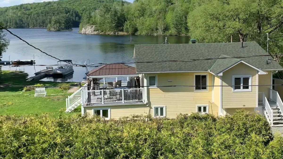 Val-des-Monts Cottage | Anira's beautiful waterfront Cottage on TwinLake with Hot tub