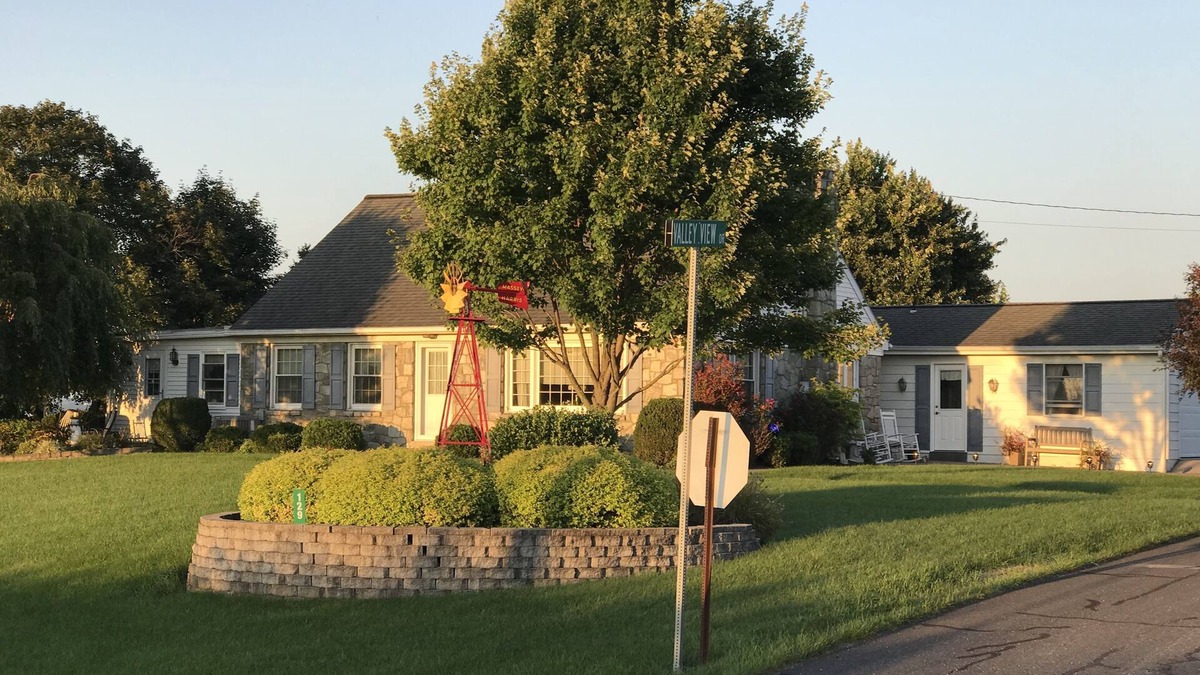 New Holland Bed & Breakfast | AnJ Bed and Breakfast, family friendly, quiet country setting.