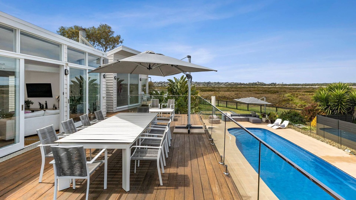 Barwon Heads House | "Anna Cara" resort style living with expansive estuary views.