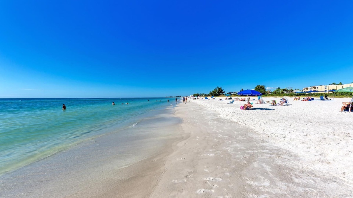 Holmes Beach House | Anna Maria Island Surfside Bungalow