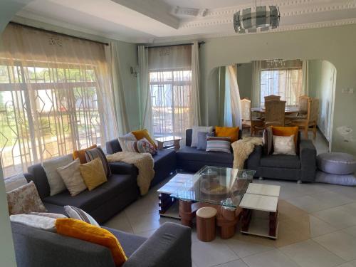 Arusha Bed & Breakfast | Anna's home stay