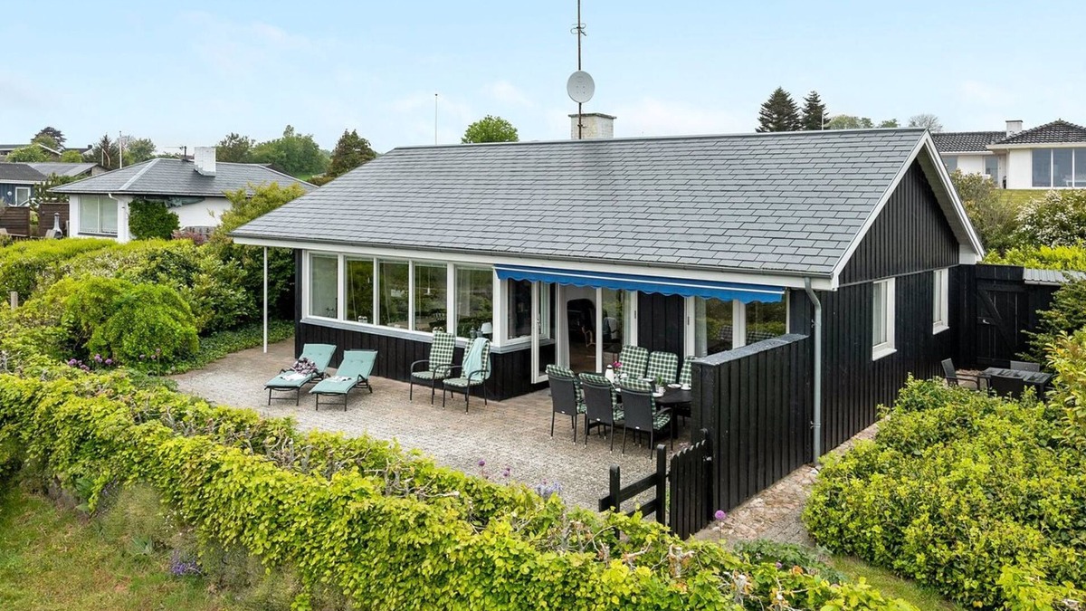 Bøjden House | "Annalia" - 50m from the sea by Interhome