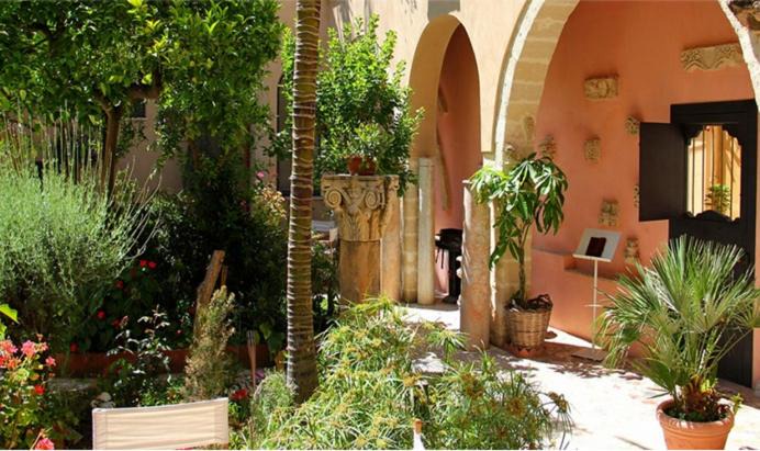 Trapani City Centre Apartment | Antica Corte delle Ninfee, Historical Private Villa
