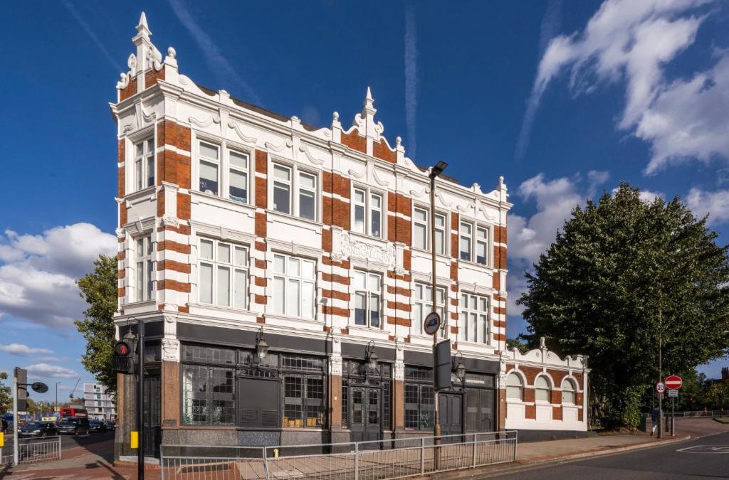 Peninsula Apartment | Antigallican in London