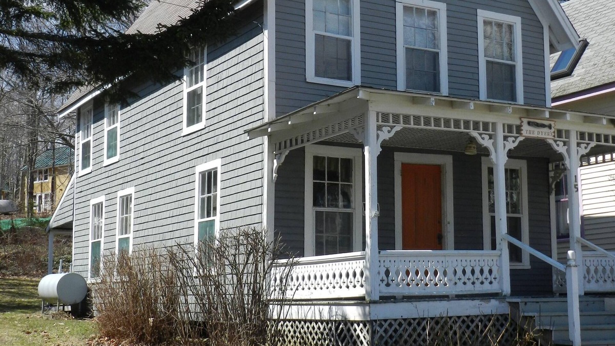 Bayside Cottage | Antique Bayside Cottage in Village Center with Water ViewnSorry no pets.