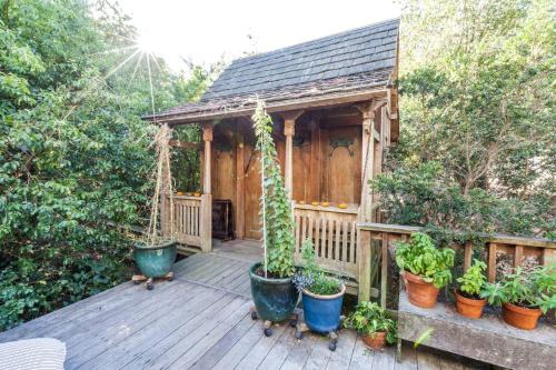 Petaluma House | Antique Indonesian Teakwood Cottage for a Romantic Getaway in Petaluma, California