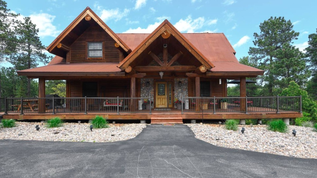 Deadwood Cabin | Antler Lodge - Gorgeous log cabin 3 miles east of