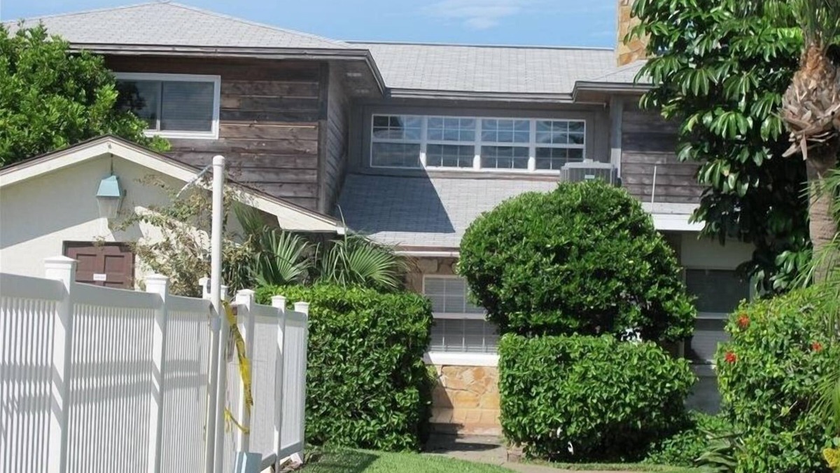 Belleair Beach House | Any Closer to the Water and You Would Be in it Belleair