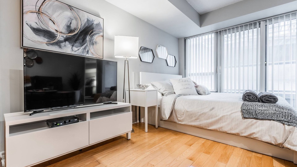 Toronto Entertainment District Apartment | AOC Suites - Heart of Downtown Condo