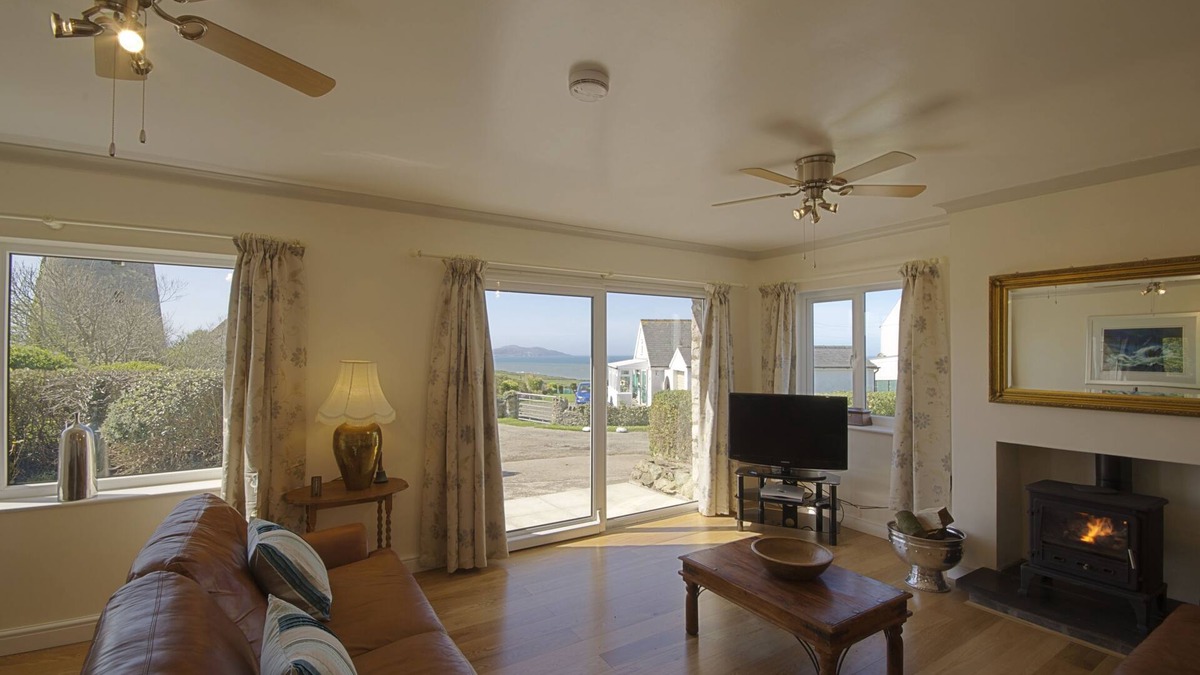 Rhydwyn Cottage | Aotearoa Church Bay- sleeps 8 guests in 4 bedrooms