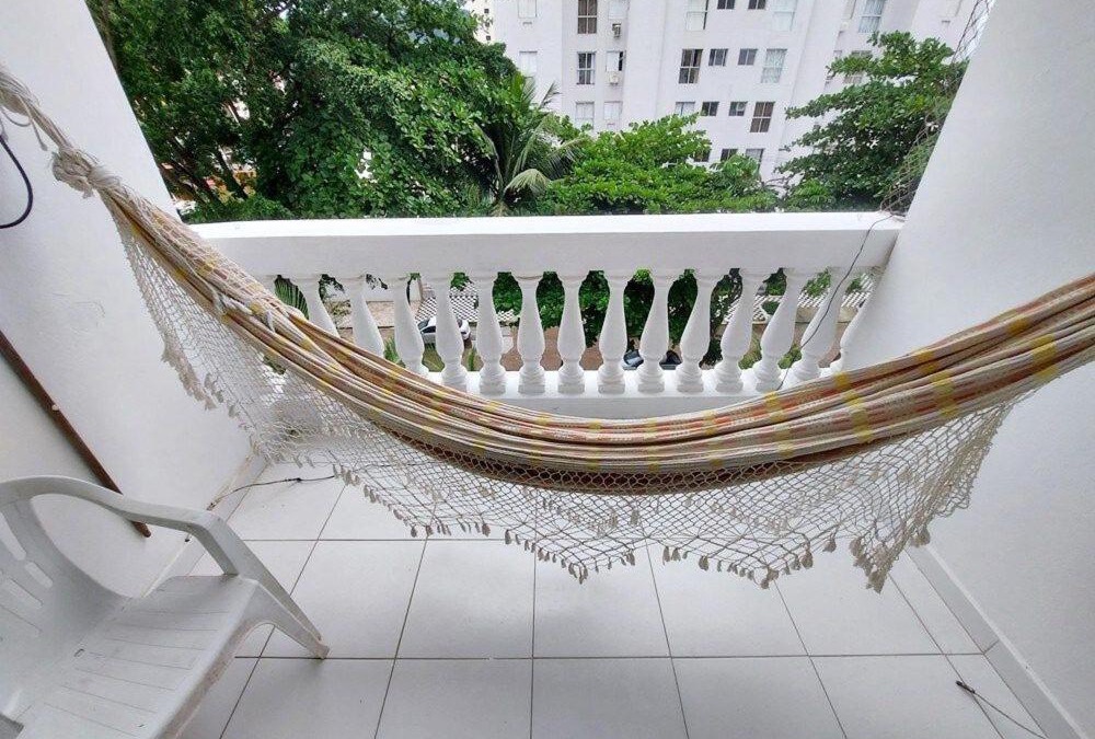 Jardim Centenario Apartment | Ap 02 dorms - Enseada - com sacada, Ar-Cond, Wi-Fi, 01 vaga, Lado Praia