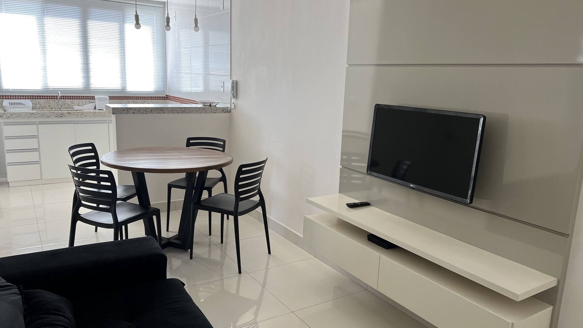 Pampulha Apartment | AP2: 300 megs of internet, with air, new.