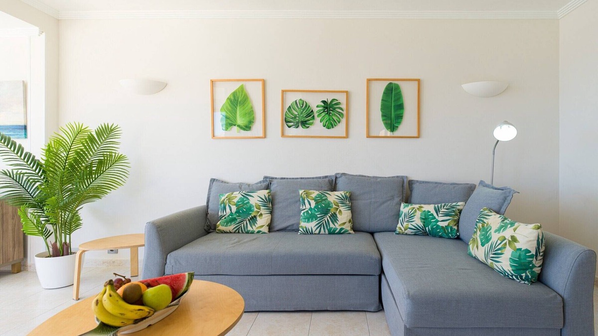 Las Palmas de Gran Canaria House | Apartment in Las Palmas by Playa de Las Canteras