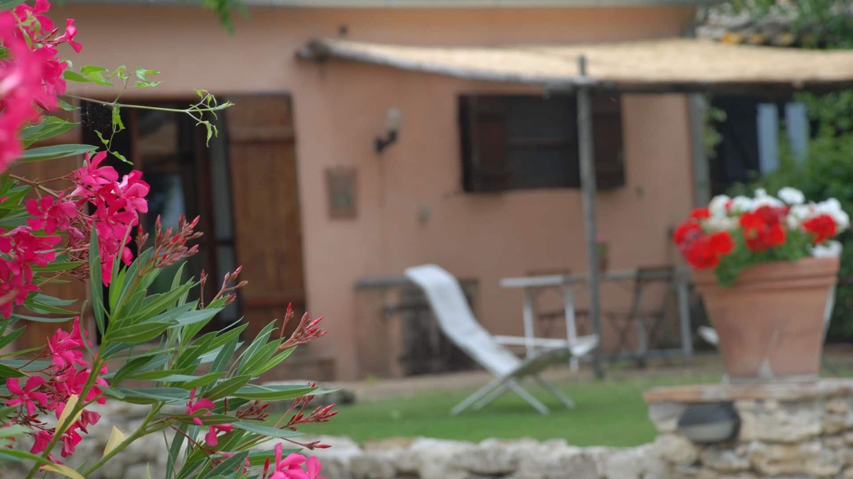 Amelia Apartment | Apartment in Farmhouse for Families or Couples with Pool