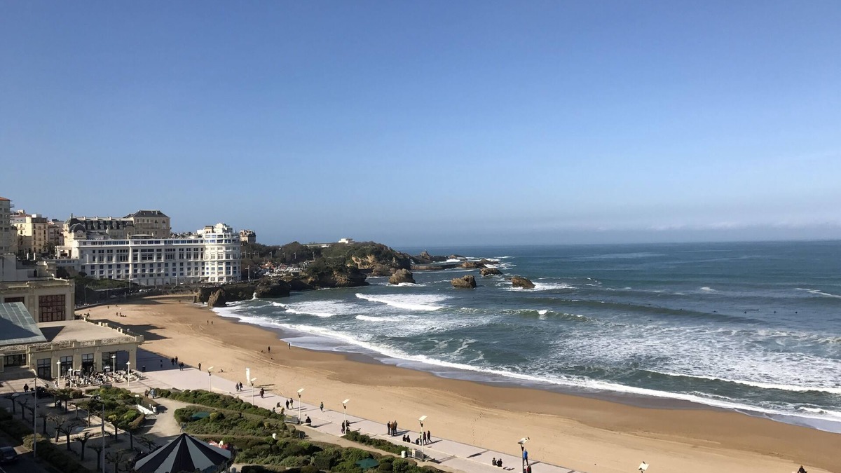 Biarritz Apartment | Apart 4 pers. with swimming pool and unbelievable view on ocean !