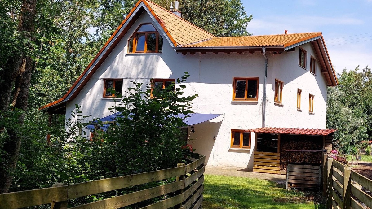 Bad Waldsee Apartment | Apartment 'Ferienwohnung, Offenes' with Private Terrace, Private Garden and Wi-Fi