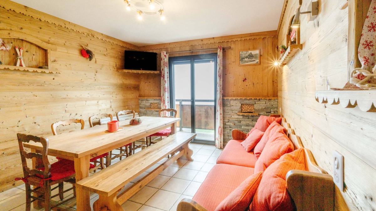 La Toussuire Apartment | Apartment 'La Centaurée' with Mountain View, Shared Garden and Wi-Fi