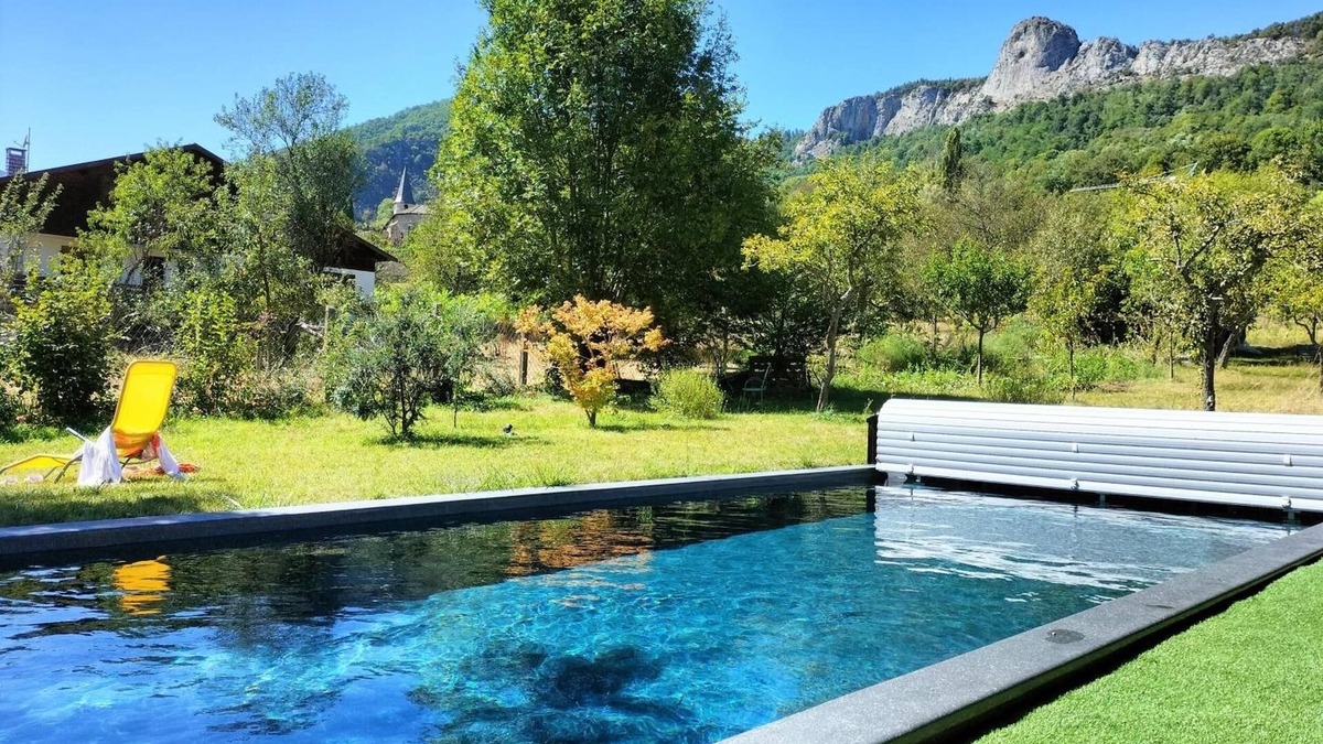 Rabat-les-Trois-Seigneurs Apartment | Apartment 'Le Gîte Des Trois Seigneurs' with Mountain View, Shared Pool and Wi-Fi