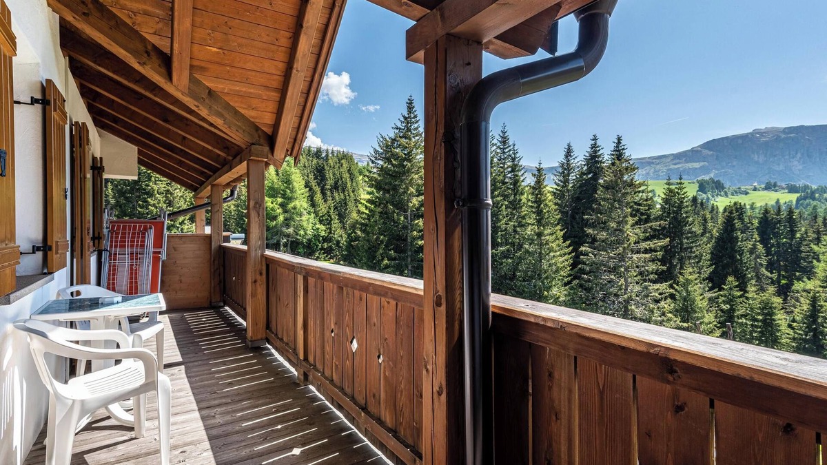 Castelrotto Apartment | Apartment "Ferienparadies Sabina Latsche" in the Nature Reserve directly on the Alpe di Siusi