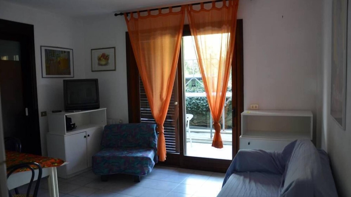 Castiglione della Pescaia Apartment | Apartment 150 meters from the sea with olive country