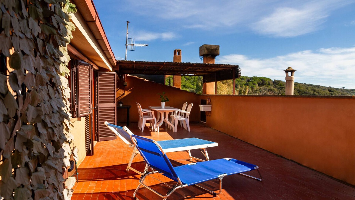 Le Rocchette Apartment | Apartment 'Casa Bel Mare' with Private Terrace and Air Conditioning