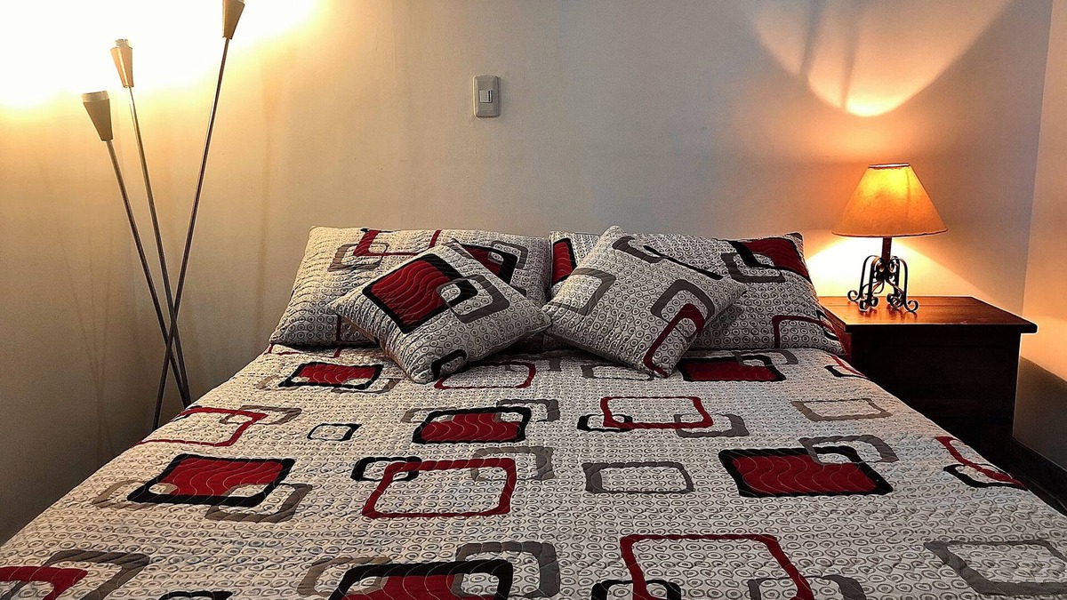 Barrios Unidos Apartment | ApartaEstudio cerca de todo!